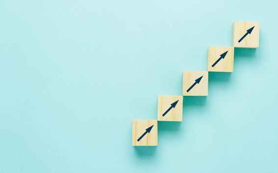 Alustatalouden faktat ja myytit -podcast Blocks with arrows indicating next steps