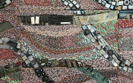 Hightech+lowtech wall: Elias Sime (2018), Facebook HQ, Menlo Park. Photo Antti Ahlava