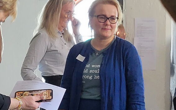 Kuvassa blogitekstin kirjoittaja Kati Kuula