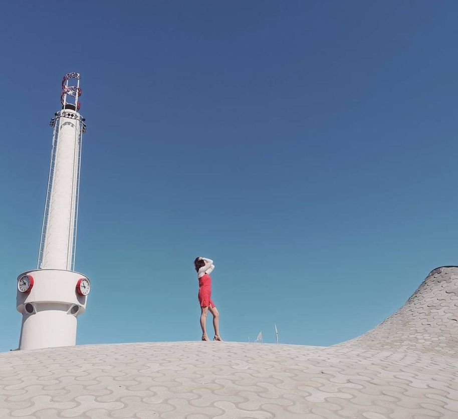 On Lasipalatsinaukio you can find many different designs to pose with.