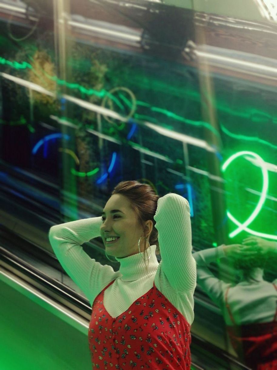 Taking pictures on the escalator is a way to use your time efficiently to enrich your ig feed.