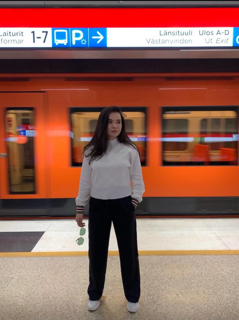 Madina posing in the Ainoa metro station
