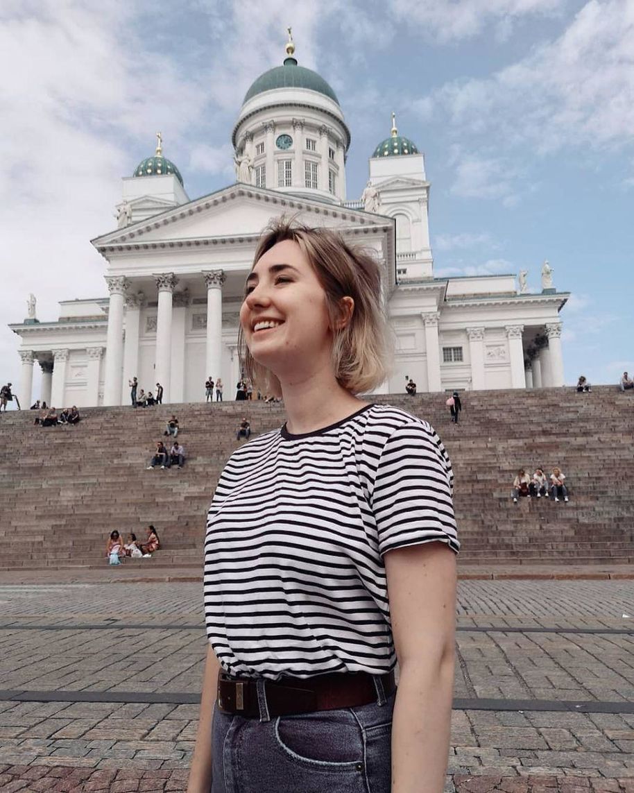 Kasia standing in front of the Helsinki Cathedral 